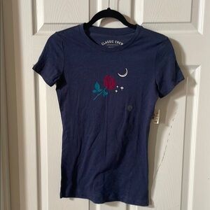 Aeropostal Classic crew tshirt, blue with a flocked rose print, size small, new